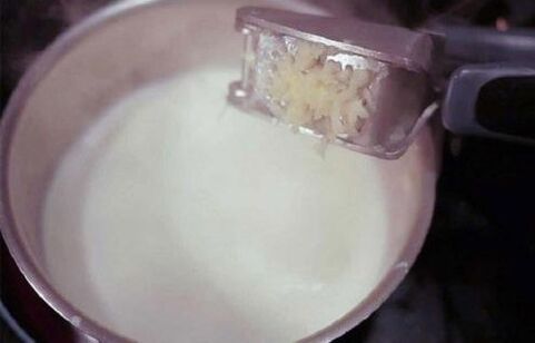 Σκόρδο με γάλα από παράσιτα στο σώμα