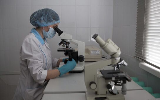 Η μικροελμινθοσκόπηση μπορεί να χρησιμοποιηθεί για την ανίχνευση παρασίτων στα κόπρανα